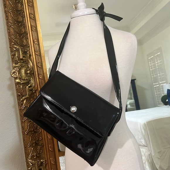 Vintage CROWN LEWIS black patent leather bag with silver accents bow and strap - Picture 8 of 13